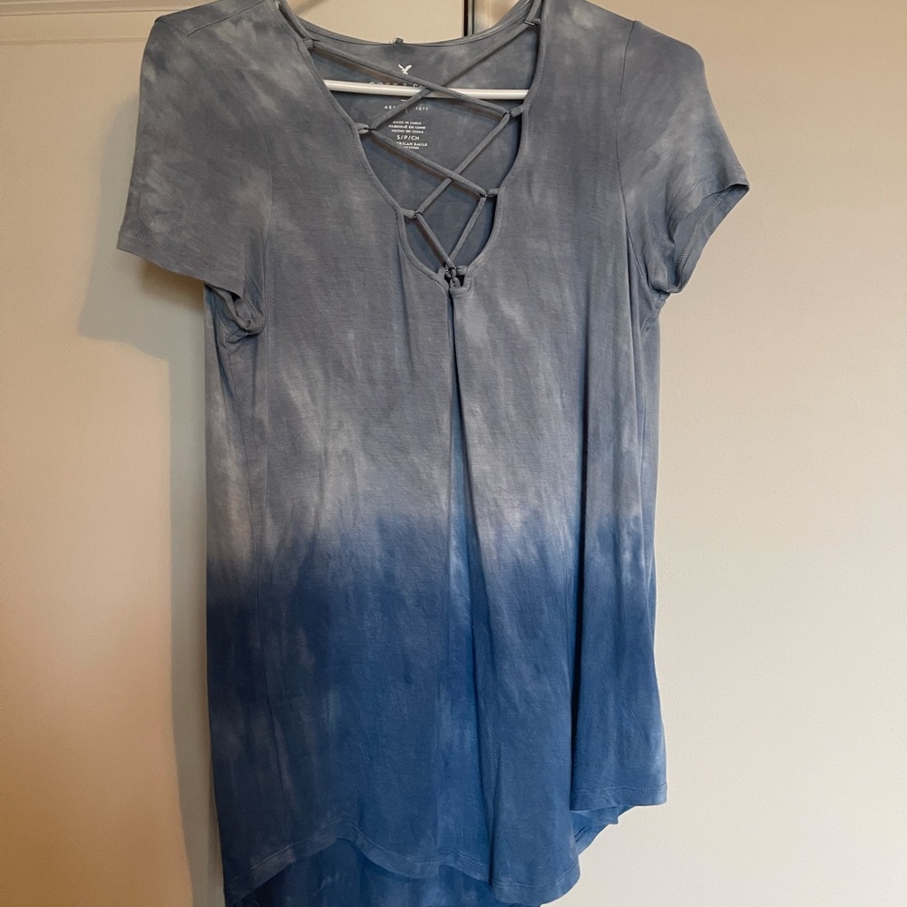 $$American Eagle blue crisscross ombré blue top